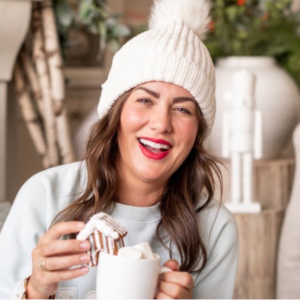 NWT Jillian Harris x Joe Fresh collaboration chenille Pom-Pom beanie